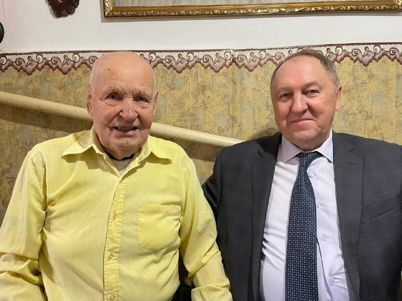 Глава Ташлинского района поздравил труженика тыла Анатолия Галицкого