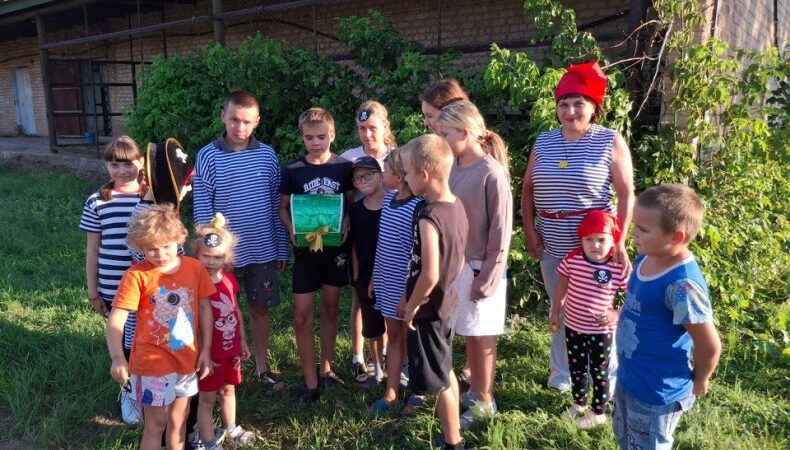 Юные степановцы стали участниками «Пиратской вечеринки»: начала работу детская площадка сельского клуба