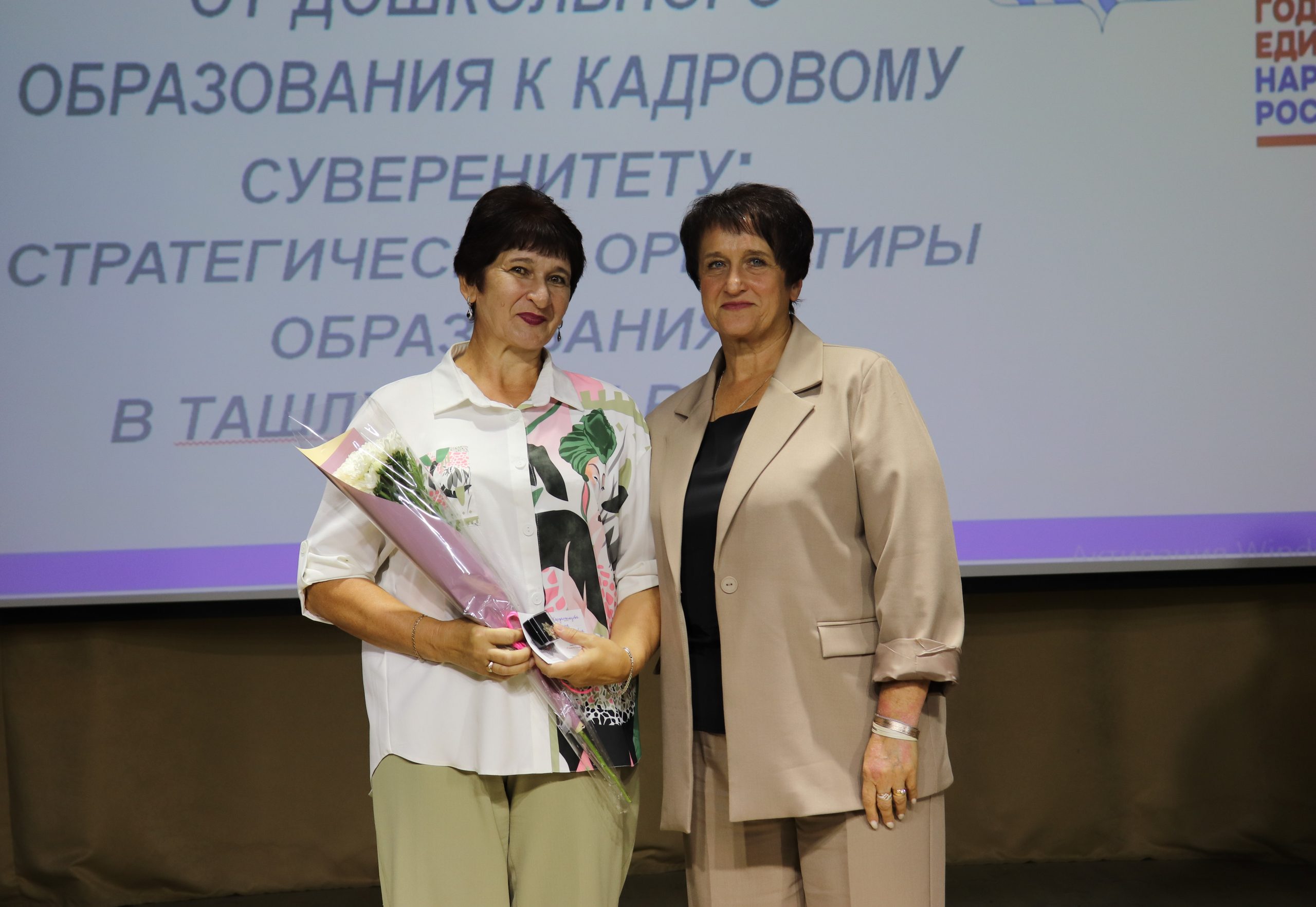 Учителя Ташлинского района награждены почетными знаками «Гордость Оренбуржья»