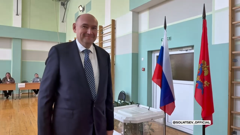 Евгений Солнцев пришел на свой избирательный участок одним из первых в Оренбурге