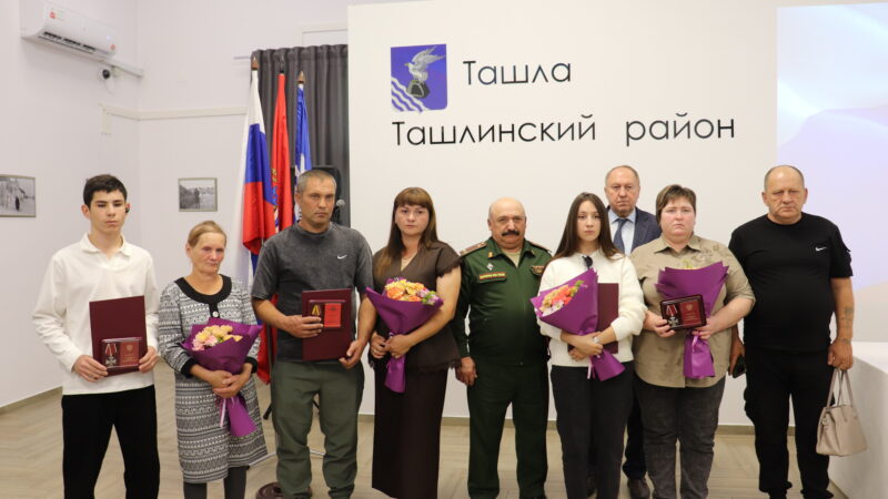 Боевые награды погибших ташлинцев передали родным