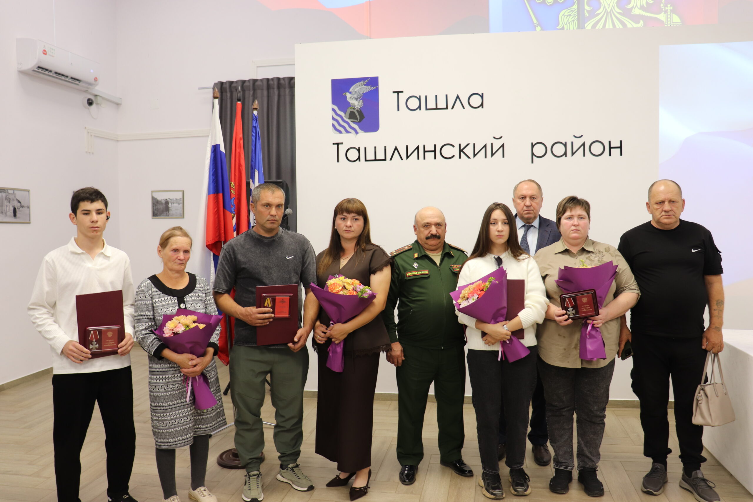 Боевые награды погибших ташлинцев передали родным
