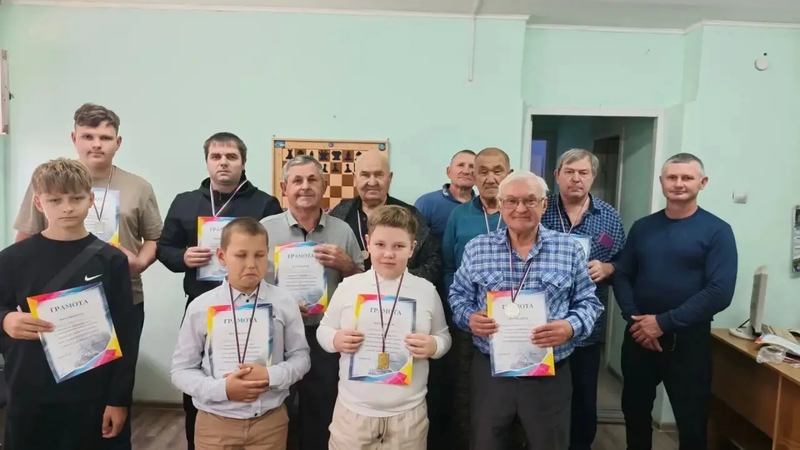 В ташлинском клубе «Белая королева» прошел турнир памяти шахматиста Владимира Шевчука