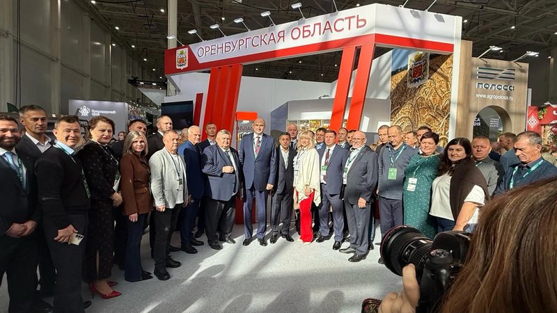 Губернатор Оренбургской области в работает в составе делегации региона на агропромышленной выставке «Золотая осень – 2026»
